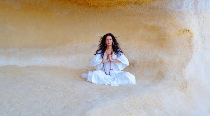 Aurora Ray - Consciousness, QHHT, Author, Healing, Spiritual Teacher, Hidden History, UFO / E.T., Quantum & Sci awakener